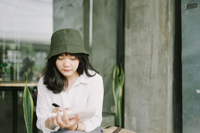 The Messy Middle Is Your Brand: Why Sharing Your Struggles Builds More Loyalty Than Showing Your Highlight Reel